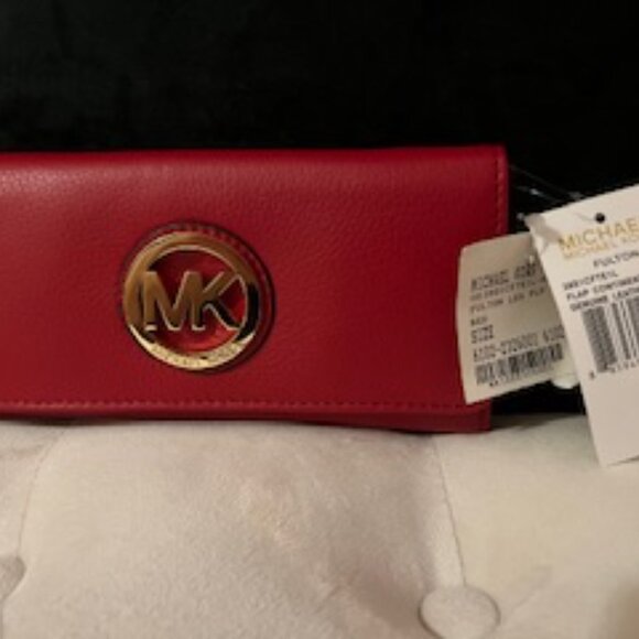 Michael Kors Fulton Flap Continental Pebbled Red Leather Wallet NWT - Picture 3 of 9